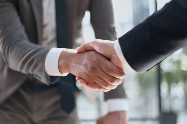 Business handshake and business people - Foto, imagen