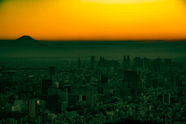 Tokió felhőkarcolók és a Mt. Fudzsi. Lövöldözés helye: Sumida -ku, Tokió - Fotó, kép