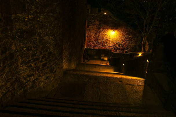 Замковый городок в Мон-Сен-Мишель. Место съемки: Франция, Нормандия - Фото, изображение