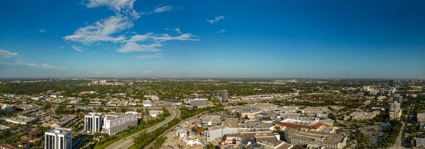 aventura, FL, USA - 19. syyskuuta 2022: Aerial photo of Aventura Mall ensiluokkaisia kauppoja - Valokuva, kuva