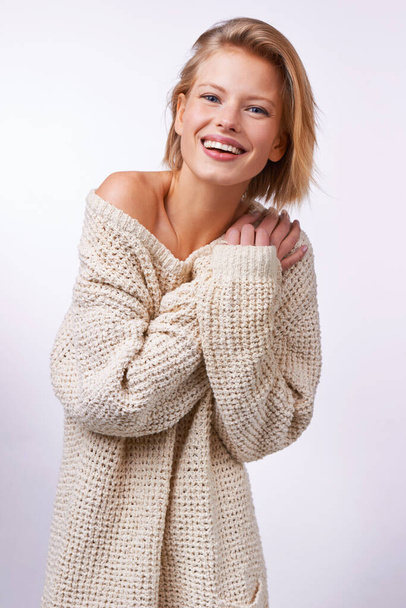 Loving this wool. Studio portrait of a beautiful smiling woman in a sweater - Fotoğraf, Görsel