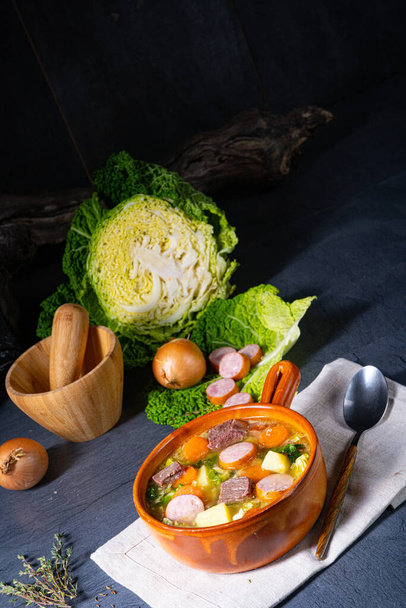 Delicious savoy cabbage stew in a rustic bowl - Foto, imagen