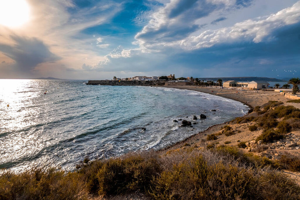 Tabarcan saaren pääranta Espanjan Välimerellä auringonlaskun aikaan - Valokuva, kuva