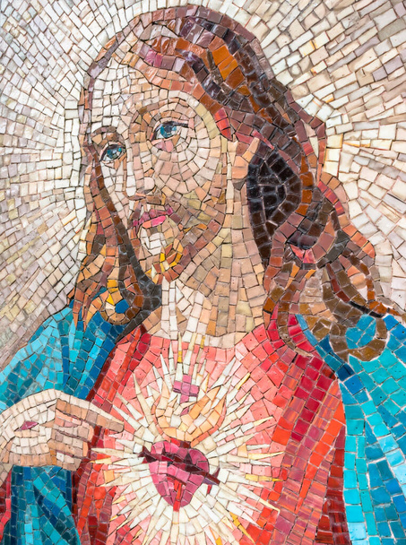 Mozaïekportret van Jezus Christus. Jezus in een recent mozaïek gemaakt met oude technieken. - Foto, afbeelding