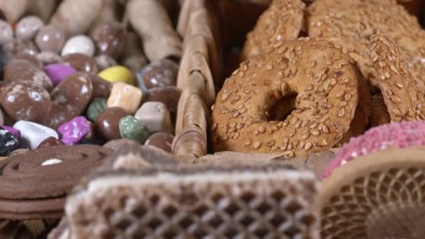 Süße und salzige gemischte Snacks  - Filmmaterial, Video