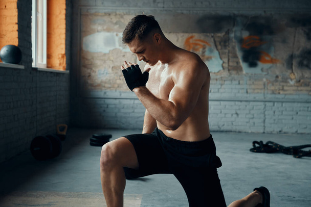 Confident young man warming up before training in gym - Фото, зображення