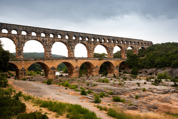 A kétezer éves római aquaduc nevű Pont du Gard - Fotó, kép