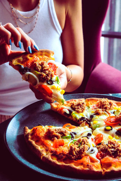 Deliciosa mezcla pizza comida italiana - Foto, Imagen