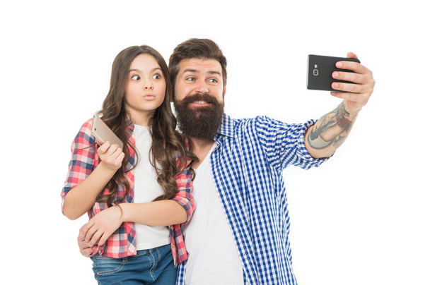 Blogger lifestyle. Capture happy moments together. Little girl with father. Little child cheerful dad. Father and daughter taking selfie. 4G technology. Blogger kid. Blogger concept. Life online. - Foto, afbeelding