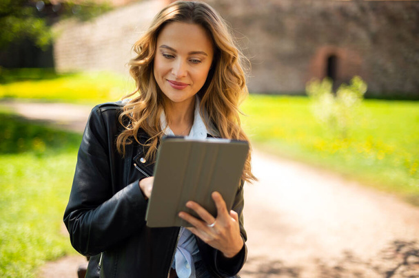 Portrait of young beautiful smiling woman with tablet pc, outdoors - Φωτογραφία, εικόνα