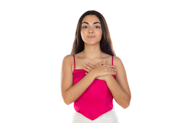 Photo de mignonne brune mains dame poitrine porter haut rose isolé sur fond blanc  - Photo, image