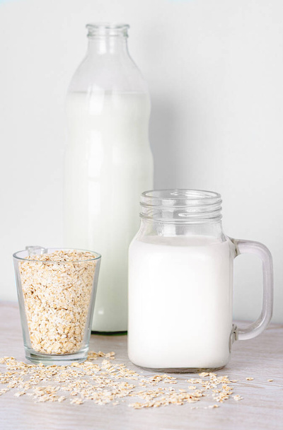 Fresh oat milk close up. Lactose free, vegan concept. Vertical photo - Foto, afbeelding