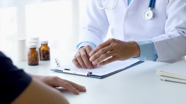 Doctors are giving advice on treatment to patients in hospital examination rooms, treating diseases from specialists and providing targeted treatment. Concepts of medical treatment and specialists. - Materiaali, video