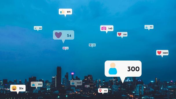 Los iconos de las redes sociales sobrevuelan el centro de la ciudad mostrando a la gente la conexión de reciprocidad a través de la plataforma de aplicaciones de redes sociales. Concepto para la comunidad en línea y la estrategia de marketing en redes sociales . - Foto, imagen