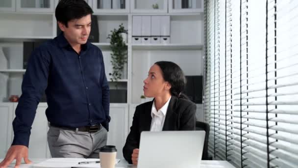 Concept of experienced and competent coworker, employer, supervisor giving advice to a young female office worker. Teamwork between coworkers, leadership company, multiracial in workspace. - Filmati, video