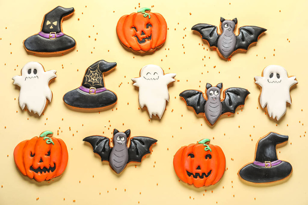Tasty Halloween cookies on beige background - Foto, immagini