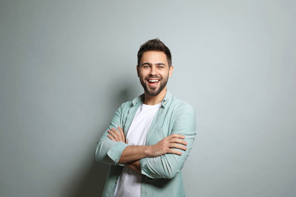 Young man laughing on light grey background. Funny joke - Foto, immagini