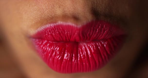 Kadının dudakları birlikte basarak portre - Video, Çekim