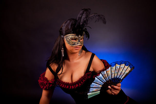 krásná maskovaná žena - Fotografie, Obrázek