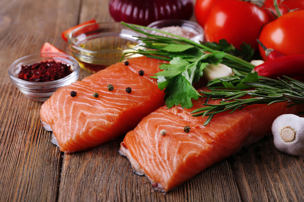 Fresh salmon with spices - Foto, Bild
