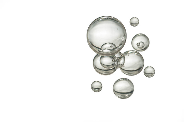 Bolhas de água transparente de vidro isoladas sobre branco. - Foto, Imagem