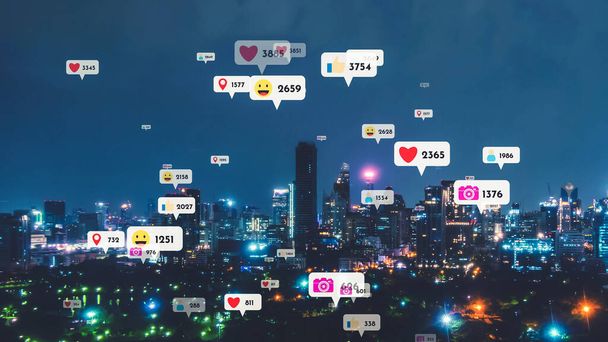 Sosyal medya simgeleri, sosyal ağ uygulama platformu üzerinden insanların karşılıklı bağlantılarını gösteriyor. Çevrimiçi toplum ve sosyal medya pazarlama stratejisi kavramı . - Fotoğraf, Görsel