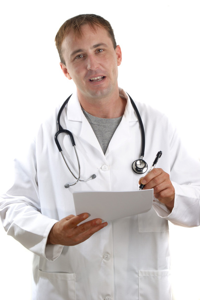 Personal médico tomando notas sobre el libro blanco
 - Foto, imagen
