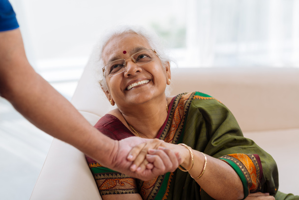 mutlu yaşlı kadın - Fotoğraf, Görsel