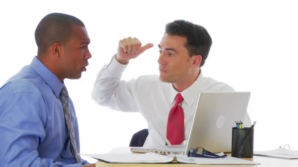 Два бізнесмени сперечаються за столом
 - Кадри, відео