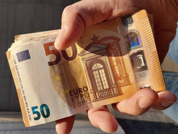 Euro banknotes in the hands of a person - Foto, afbeelding
