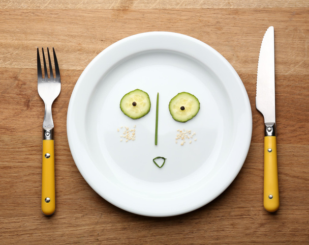 Vegetable face on plate - Foto, afbeelding