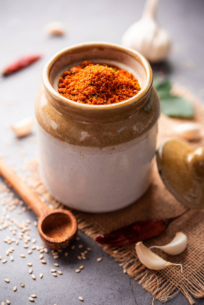 Σουσάμι σκόρδο τσίλι ξηρό chutney σε σκόνη, Til Lahsun chutney, ινδική πλευρά πιάτο ή απόλαυση - Φωτογραφία, εικόνα