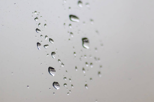 Дощові дощі на вікні як розслаблююча текстура тла для осінньо-осіннього сезону показує дощ і краплі води, що розбризкуються на поверхні вікна з дощовою текстурою погоди в настрої депресії
 - Фото, зображення