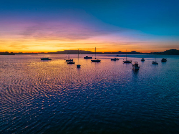 Sunrise over Brisbane Water at Koolewong and Tascott on the Central Coast, NSW, Australia. - Foto, Bild