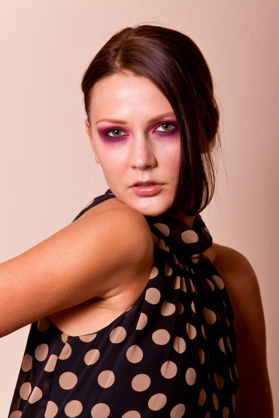 Gorgeous brunette woman with fashion makeup - Foto, Bild