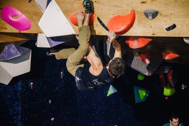 Ukraine. Kiev. 24.09.2022 competitions in climbing, bouldering. climbing gym "Space". High quality photo - Foto, immagini