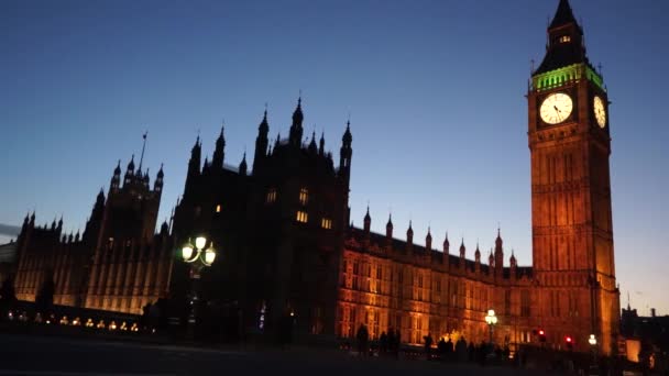Palace of Westminster, inclusief Big ben, pan - Video
