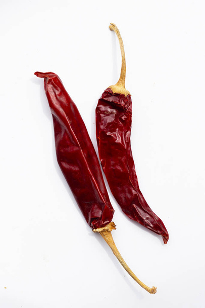 Hot red dried chili peppers - Foto, afbeelding