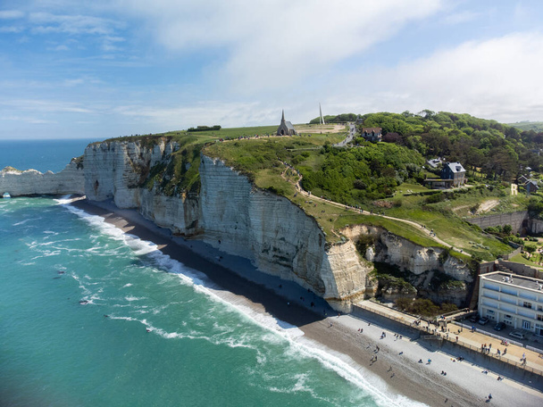 Aerial panoramic view on chalk cliffs, green meadows and Atlantic ocean in Etretat, Normandy, France. Tourists destination. - Фото, зображення