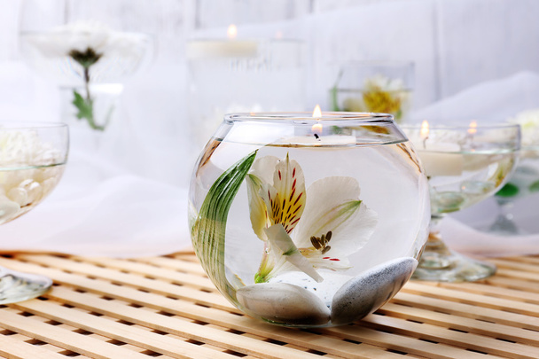 Floating candles in vases - Φωτογραφία, εικόνα