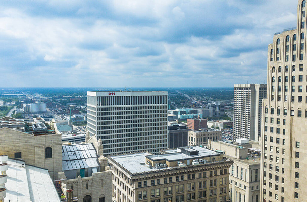 Θέα στην πόλη του Downtown Detroit το καλοκαίρι σε μια σαφή ημέρα που λαμβάνονται από το κτίριο Guardian - Φωτογραφία, εικόνα