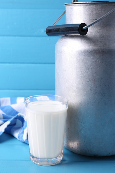 Retro can for milk - Foto, Bild