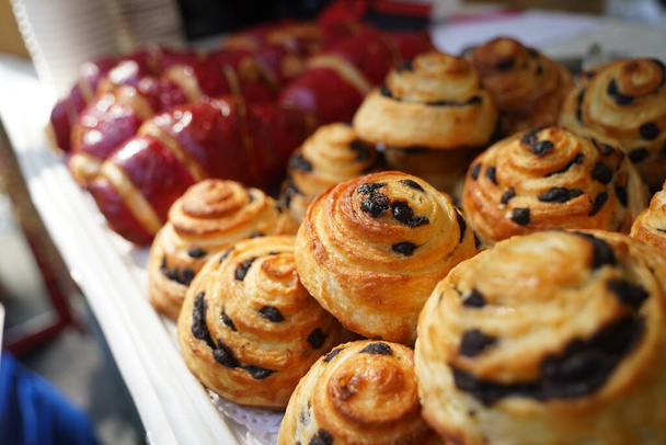 Freshly baked sweet buns with raisins. - Photo, Image