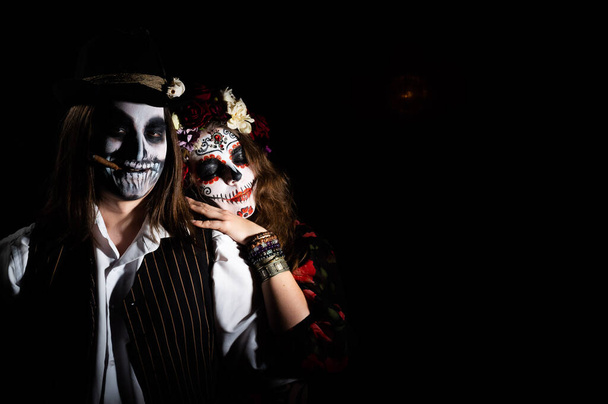 Woman in santa muerte costume and man in skeleton bodypainting for halloween - Φωτογραφία, εικόνα