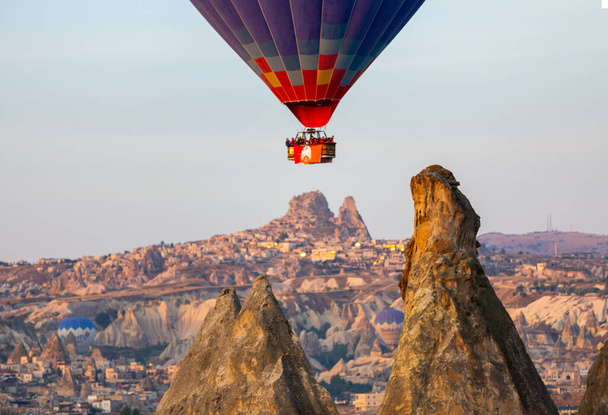 Hot air balloon flight over Cappadocia, Turkey, Goreme village, hot air balloon parade - Fotoğraf, Görsel