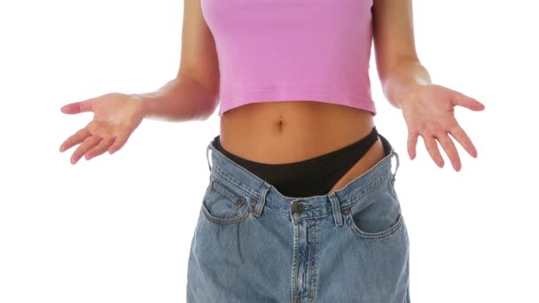 Nainen keuliminen laihtuminen roikkuva farkut - Materiaali, video