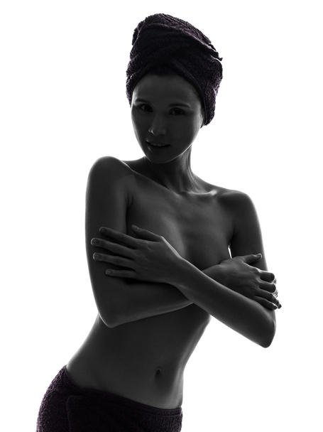 schöne asiatische junge Frau Porträt eingewickelt Handtuch Silhouette - Foto, Bild