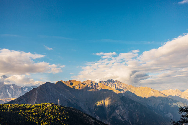 Hermosa vista de la montaña de Val D 'Aosta - Foto, imagen