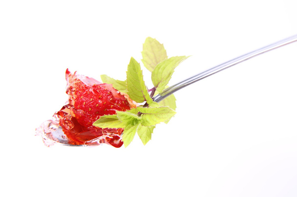 Gelée de fraises sur une cuillère
 - Photo, image