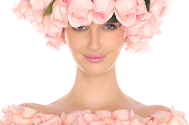 Young woman in hat and dress of pink roses - Foto, Bild